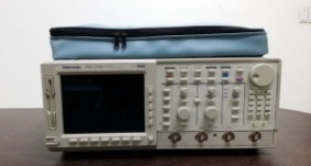 Tektronix TDS754D Oscilloscope